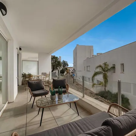 アパート 3105 Luxury With Terrace In Monteros *